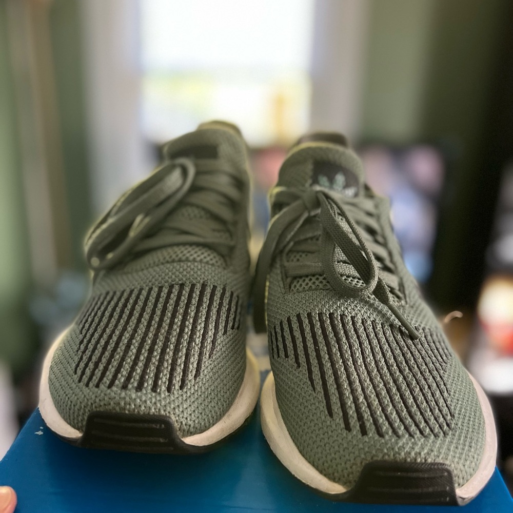 Adidas Sneakers